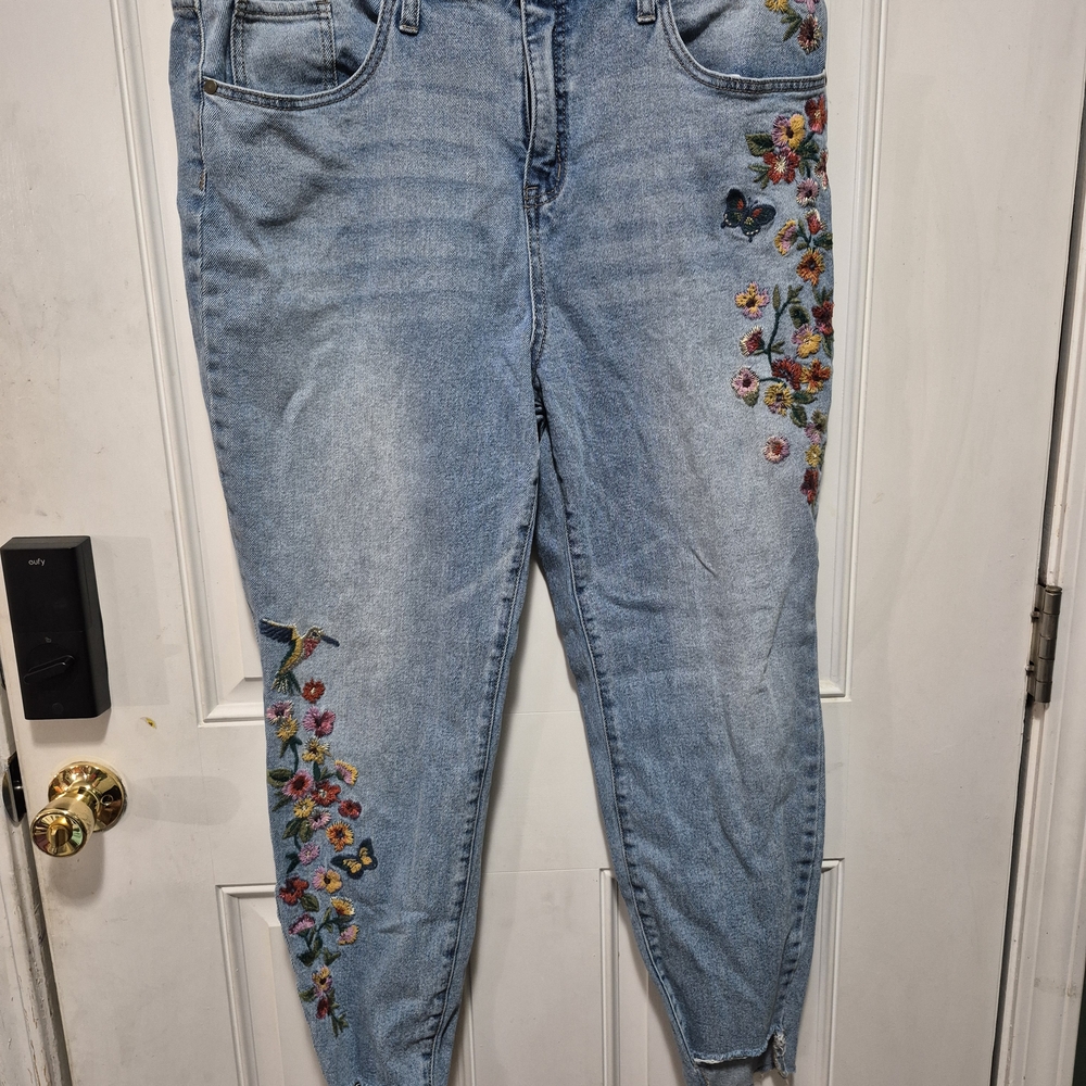 Wonderly Floral Embroidered Skinny Jeans - Light Blue